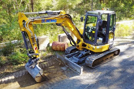 wet-hire-excavator-Sunshine-coast-wolvi-wet-hire-excavator